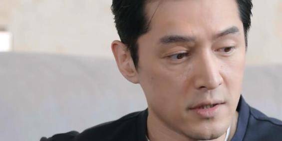 胡歌曝料同班三男生都被孙莉剥夺了初吻,多妈一脸娇羞:我赚大了_剧中