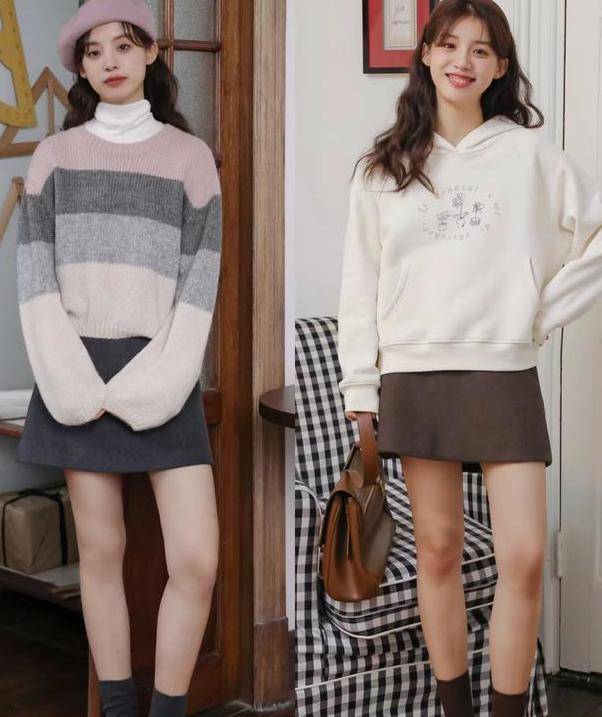 想要时尚又女性化的造型,可以尝试棕色毛衣搭配棕色百褶裙.