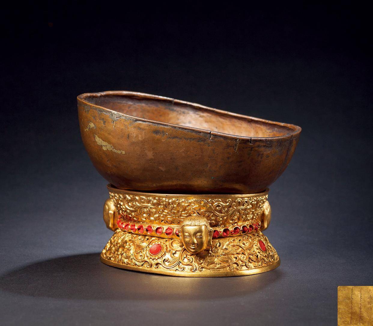 藏传佛教中,为何会有那么多的人骨法器?那些法器是怎么来的?