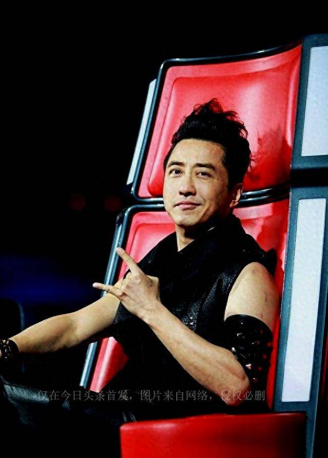 61岁庾澄庆二婚娇妻近况打扮年轻似少女,出门有强壮保镖护送!