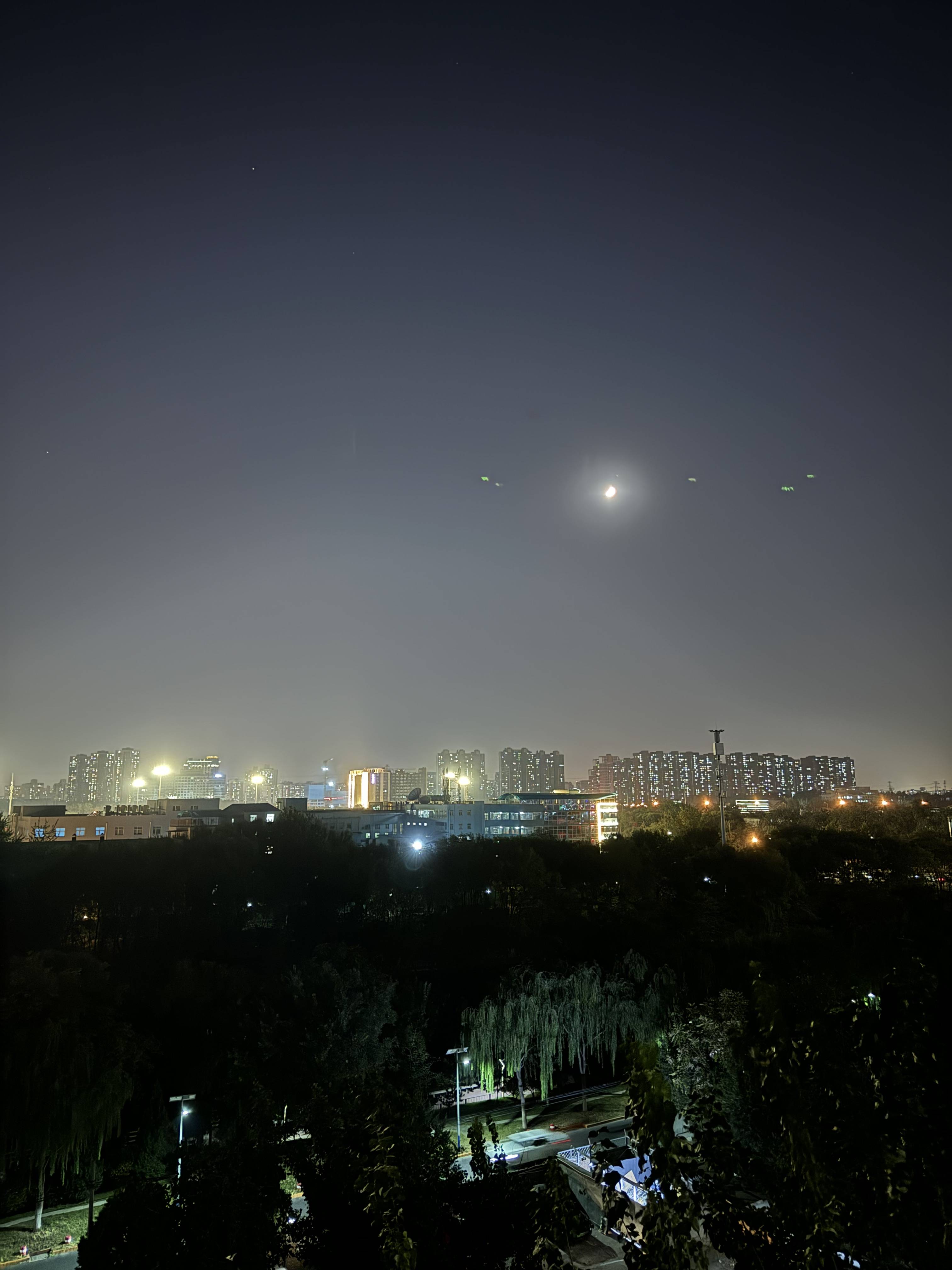 pro和iphone 15 pro max还有它们的一些配件_手机_图片_月亮