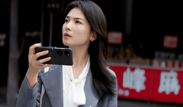 演员刘涛:与小鲜肉拍吻戏,亲到腿软合不拢嘴,好尴尬!