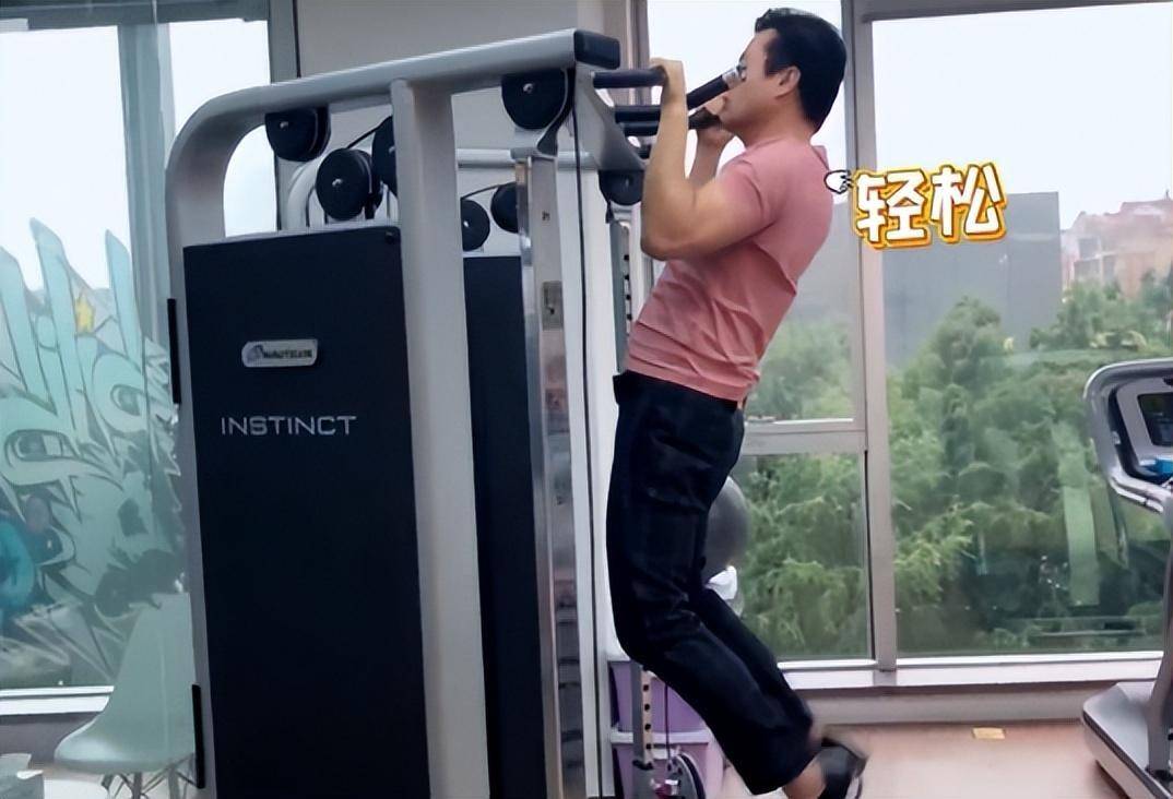 好好锻炼,好好吃饭,就能保持青春,那可能是骗人,但就吕良伟这个状态