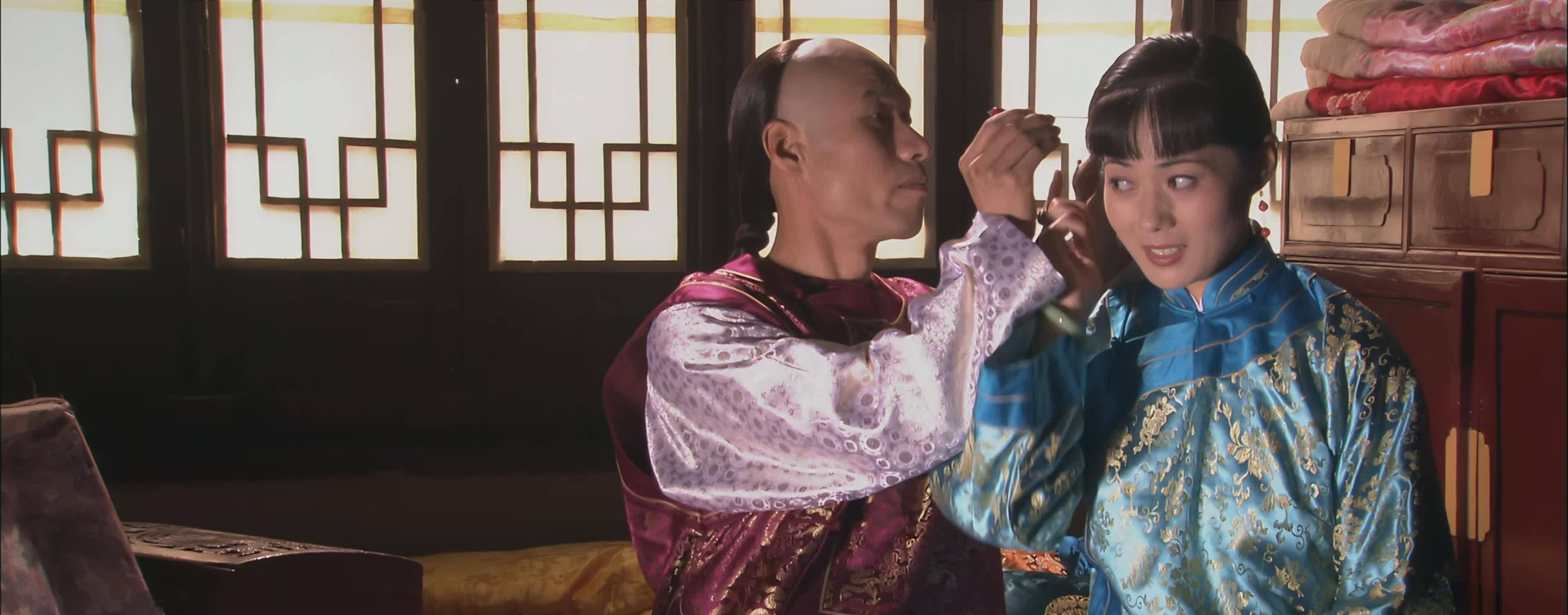 《大宅门》中的白颖宇,虽然一辈子花天酒地,但在家庭上比白景琦强太多