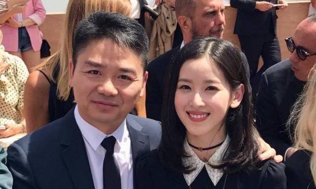 商界大佬夫妻颜值对比,王石老婆不输杨幂,曹德旺一生只爱一人_妻子