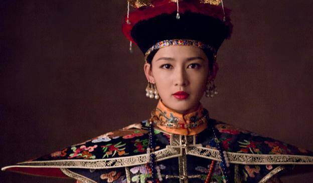 《如懿传》中第一美人,27岁入宫,无儿无女却被乾隆视为一生真爱_容妃