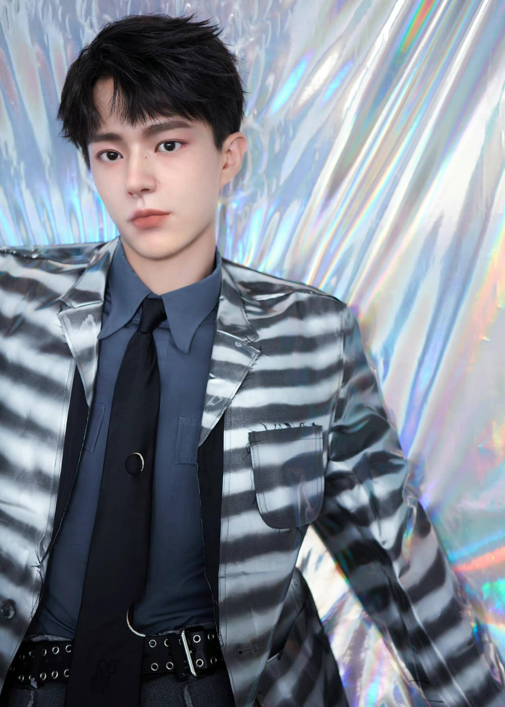 永不塌房爱豆夏南屿舞台首秀,虚拟偶像会代替真人明星么?