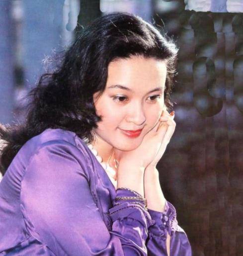 爱情面前是不分高低远近的,对这位充满阳刚之气的27岁青年,方舒动心了