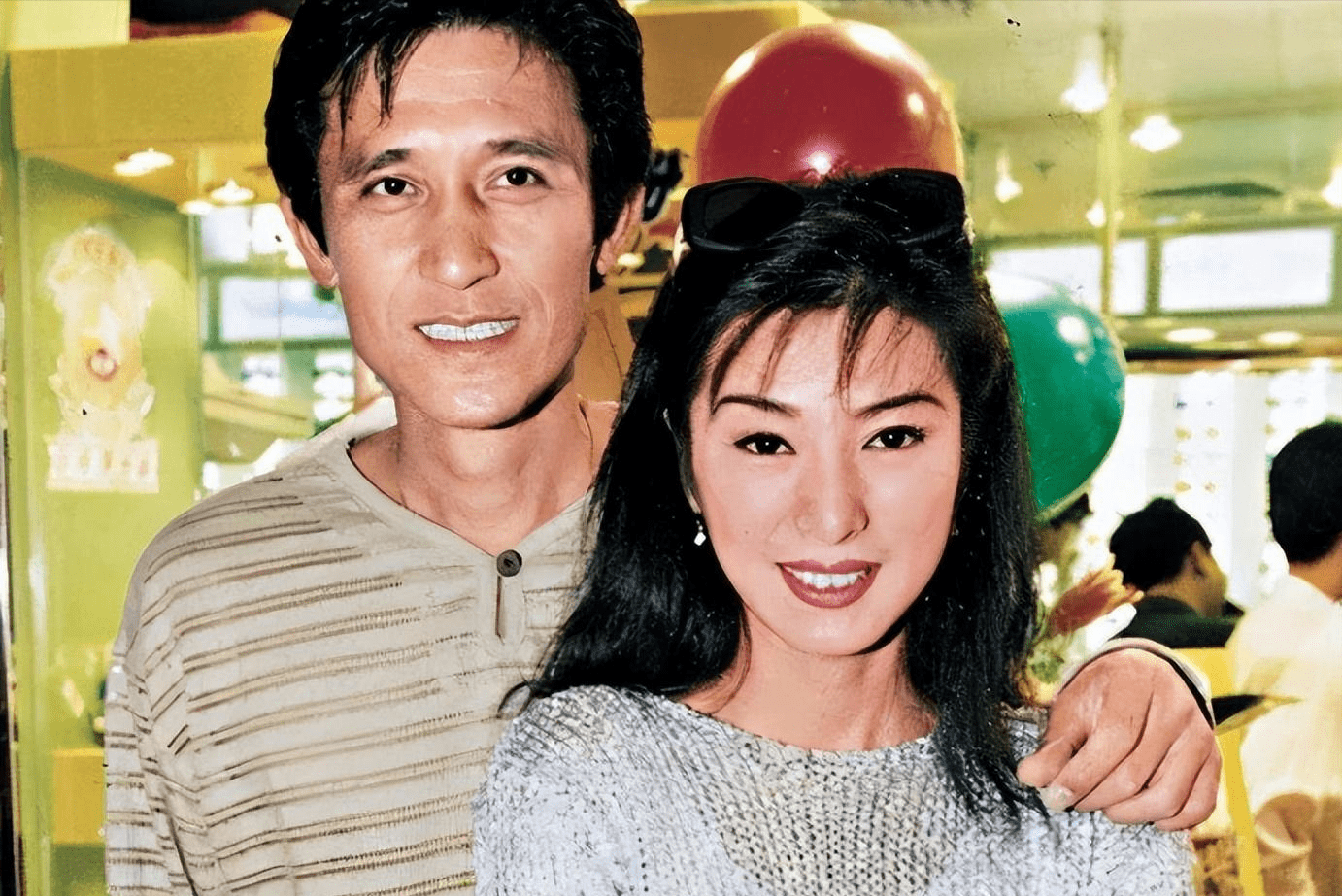 然而,由于米雪的妹妹在感情上遭受挫折,导致她对婚姻缺乏信心,因此