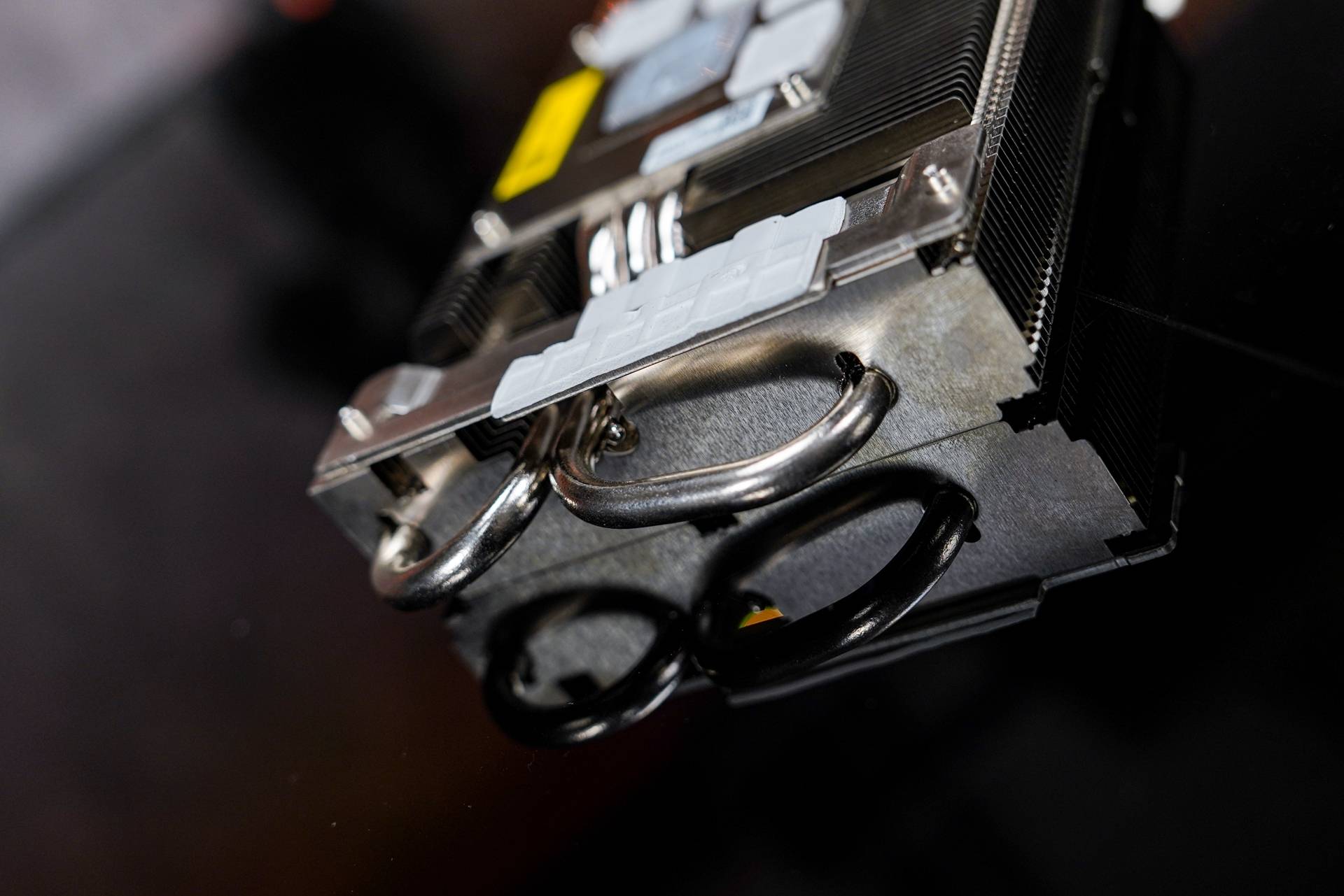 华硕巨齿鲨ats rtx4060 o8g gaming:惊艳低温甜品卡剖析_散热_装饰_的