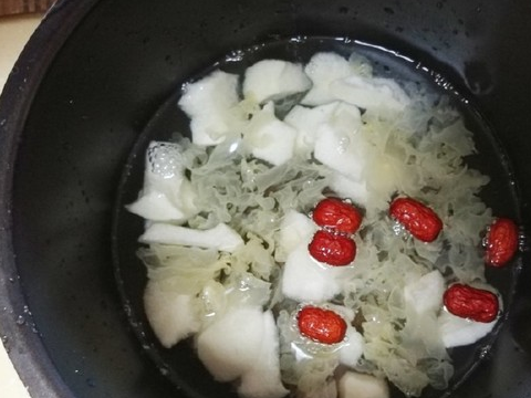 教你10分钟做银耳汤，2天喝1碗，满脸胶原蛋白，皮肤紧致细腻(图5)