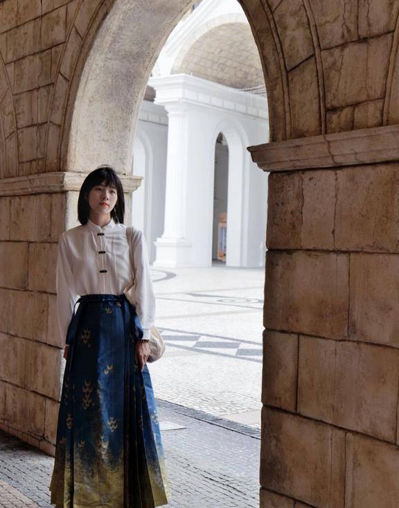 今年我们风太火了!看"马面裙"就知道,无论搭什么上衣都好看