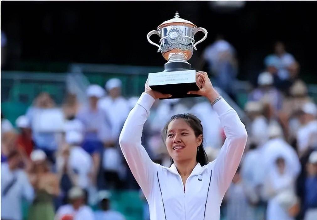 李娜:网球大满贯运动员,退役之后,形象大改,肤白貌美气质佳_活动_体育