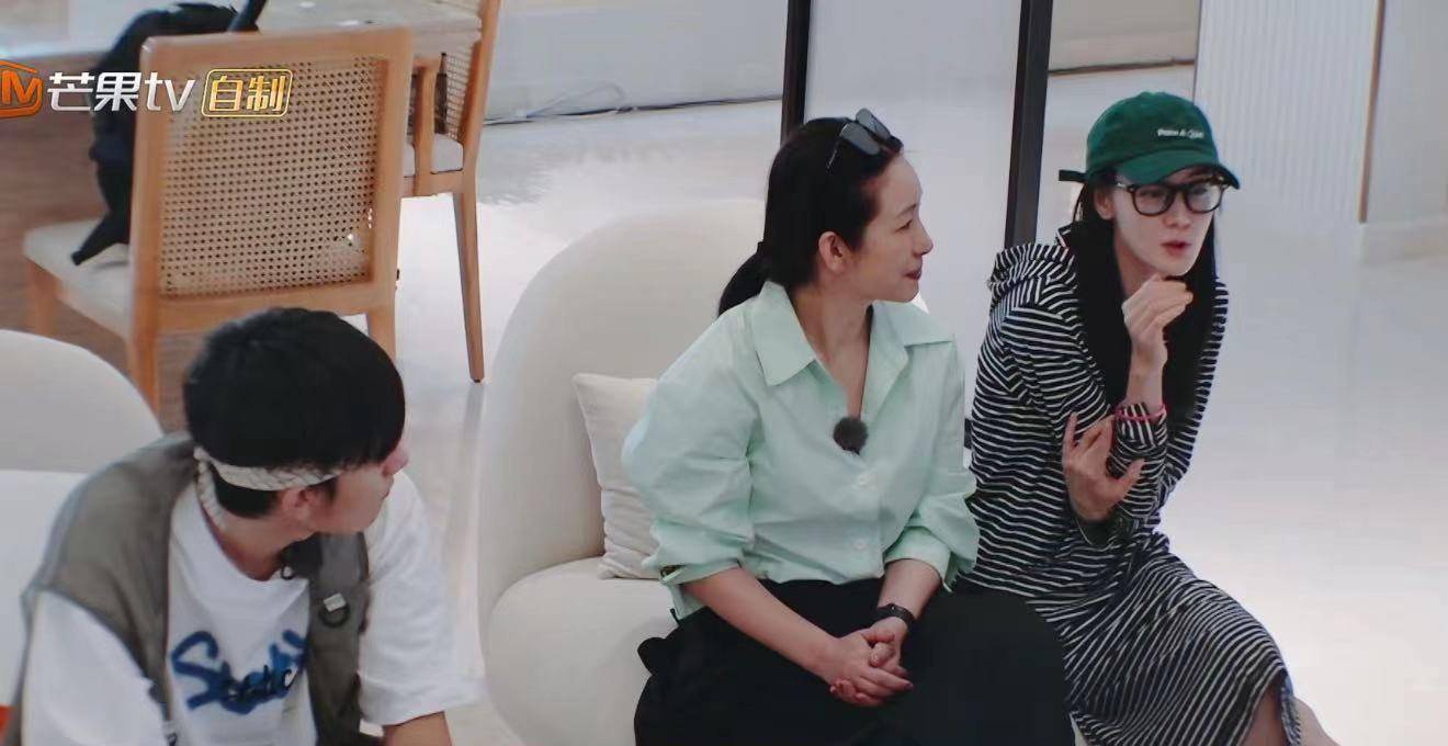 《花儿与少年》迪丽热巴和秦海璐聊,男人要哄,越老的越需要哄_王新军