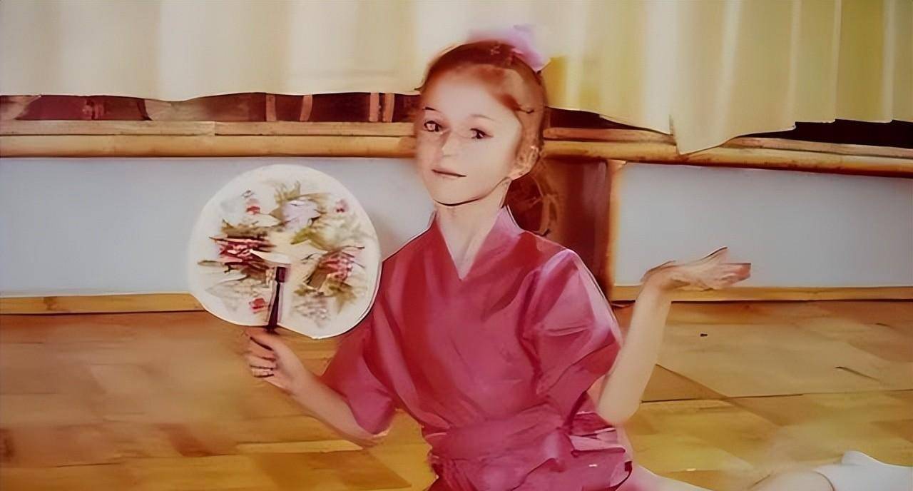 国外冠军:瑞莎为爱放弃身份嫁到我们,37岁生二胎仍似少女_mike_富豪