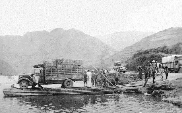 1933年,故宫文物南迁老照片_档案_瓷器_上海