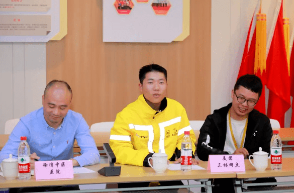 内唯二的,略有规模的快递外卖骑手联系点,盒马鲜生(新达汇·三林店)