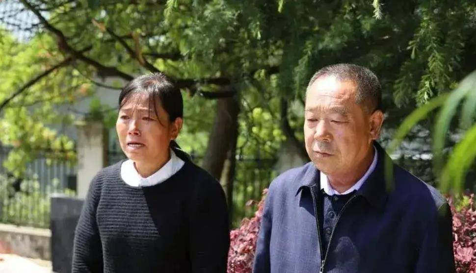 山西一家三代守护无名烈士墓,只因一句承诺,73年后家属找来了_贾林_贾