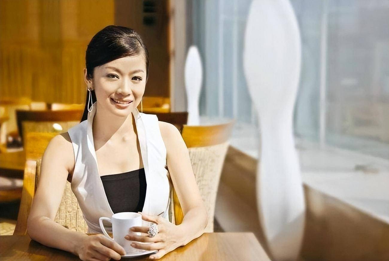 也是瑞幸咖啡老板娘,老公帅又年轻_曾子墨_工作_黎辉
