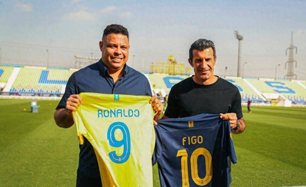 大罗,菲戈造访利雅得胜利总部,分别获赠9号,10号球衣_的足球_世界