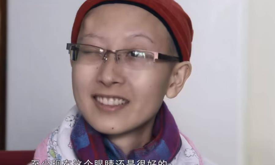 一只眼睛看不见的张丽君2016年1月30日,小笼包回家了,可是他最爱的