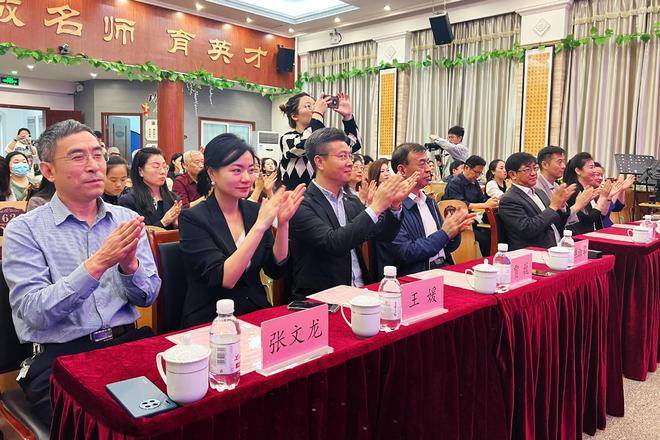 市南区教体局与中国海洋大学基础教学中心艺术教育合作发展签约仪式