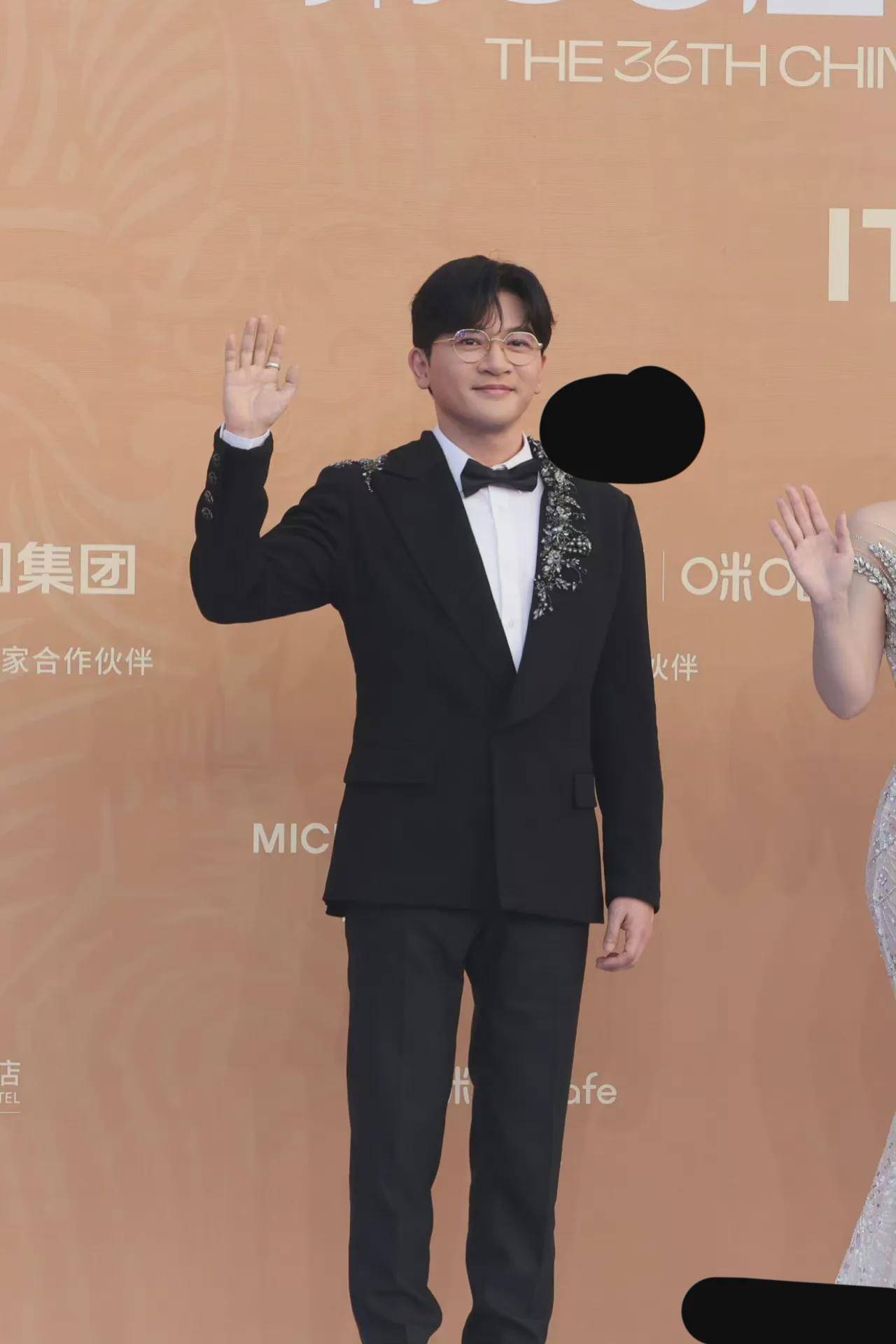 金鸡奖红毯:张雨绮造型被吐槽,梁朝伟依然社恐,刘德华最帅_图片_网友