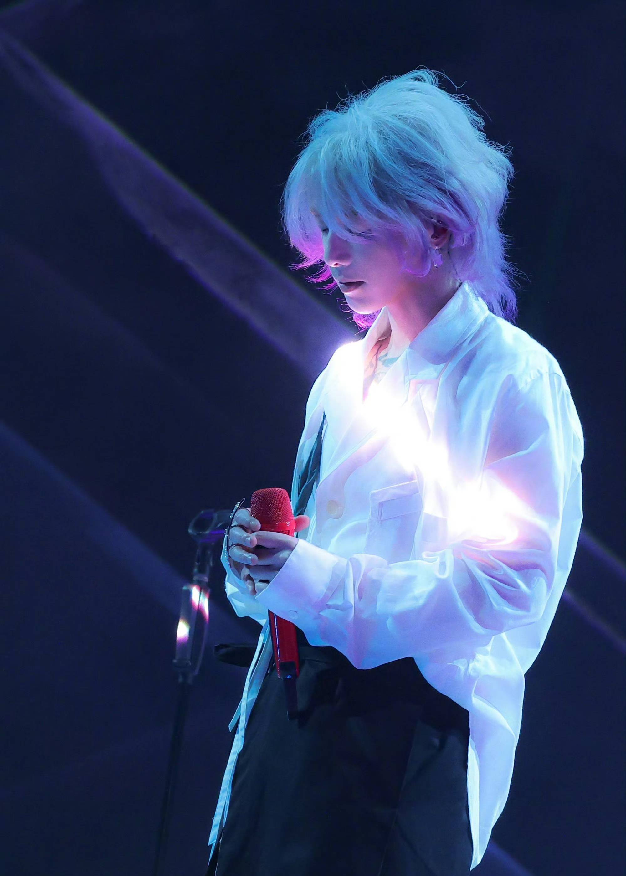 是谁还在念念不忘华晨宇火星演唱会南京站,下一站广州站十二月见_激励