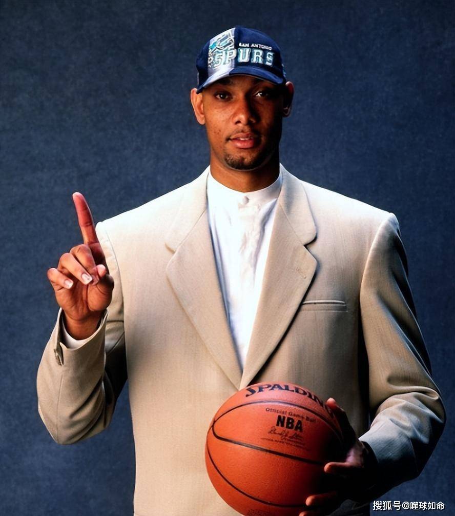 马龙:nba76年,能与我争夺第一大前锋只有1人,加内特德克不够格_邓肯