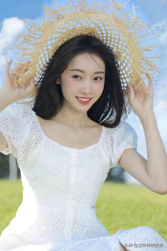 宣璐乘风破浪开播《且试天下》:红妆绿水照清夜彩仗