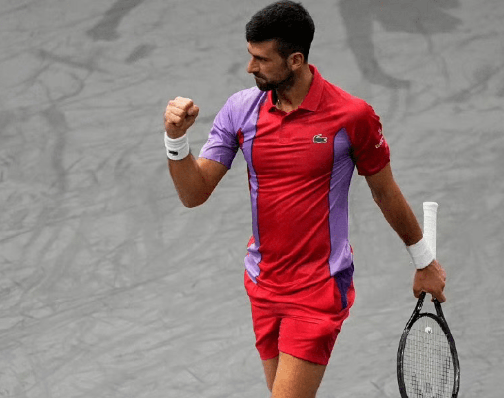 张开双臂享受欢呼,世界第一174分钟大战复仇,展现好身材_德约科维奇