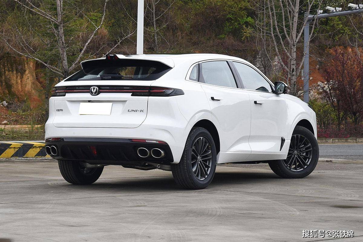 新款长安uni-k上市,外观很前卫时尚,车长4865mm,搭载2.