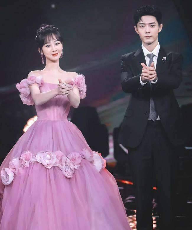 因一条项链饱受争议,后因霍建华险断演艺生涯_肖战_马思纯_印小天