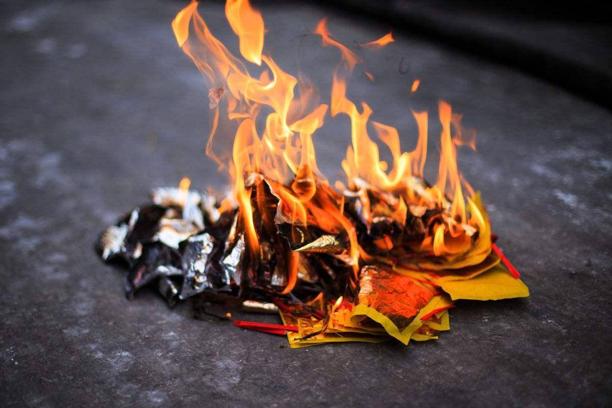 一个人去世后,如果没有人烧纸会怎样?答案可能出乎你的意料!