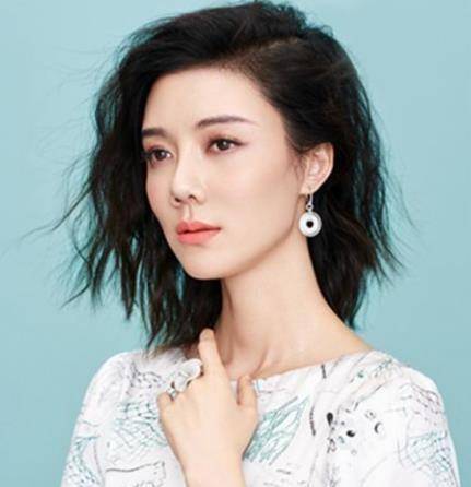 赵振的亲生母亲李兰慧非常漂亮.