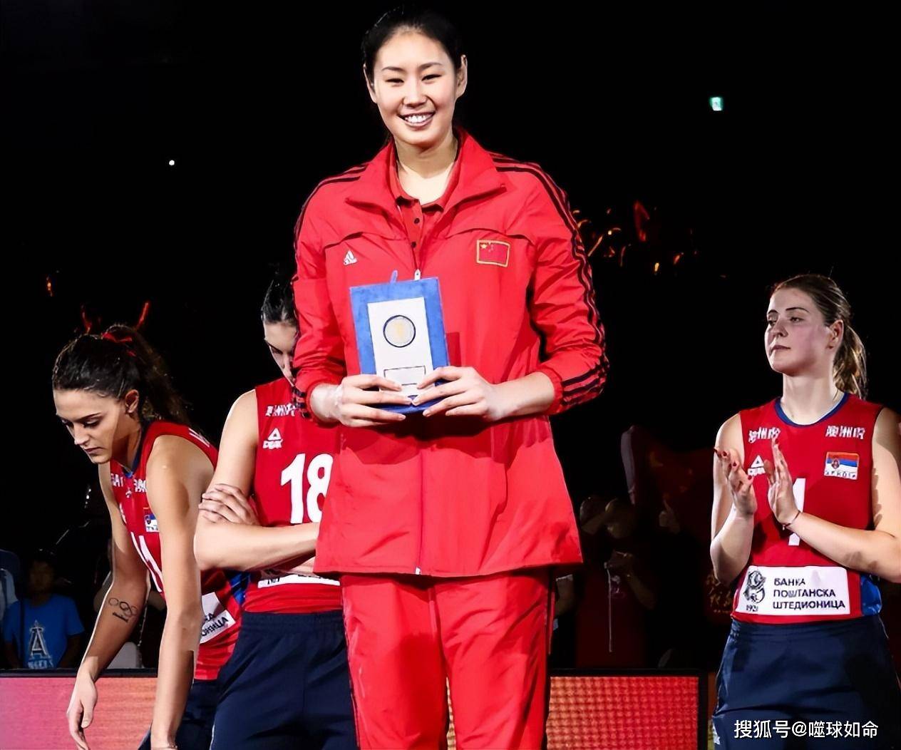 冯坤:女排历史上,"拦网"能力最出色的球员只有5位,我不够格_梁艳_颜妮