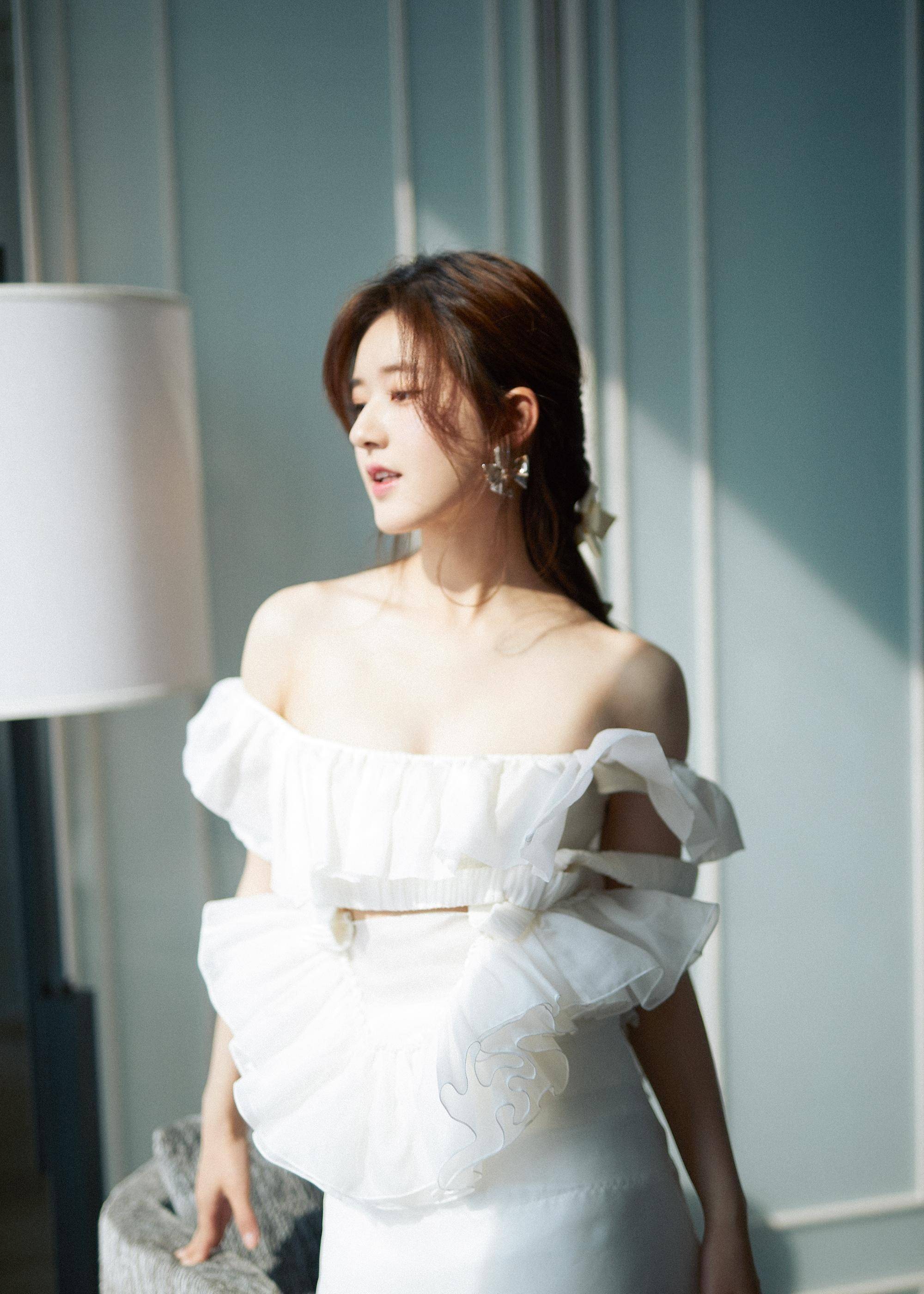 24岁赵露思,饱满有料真性感啊!