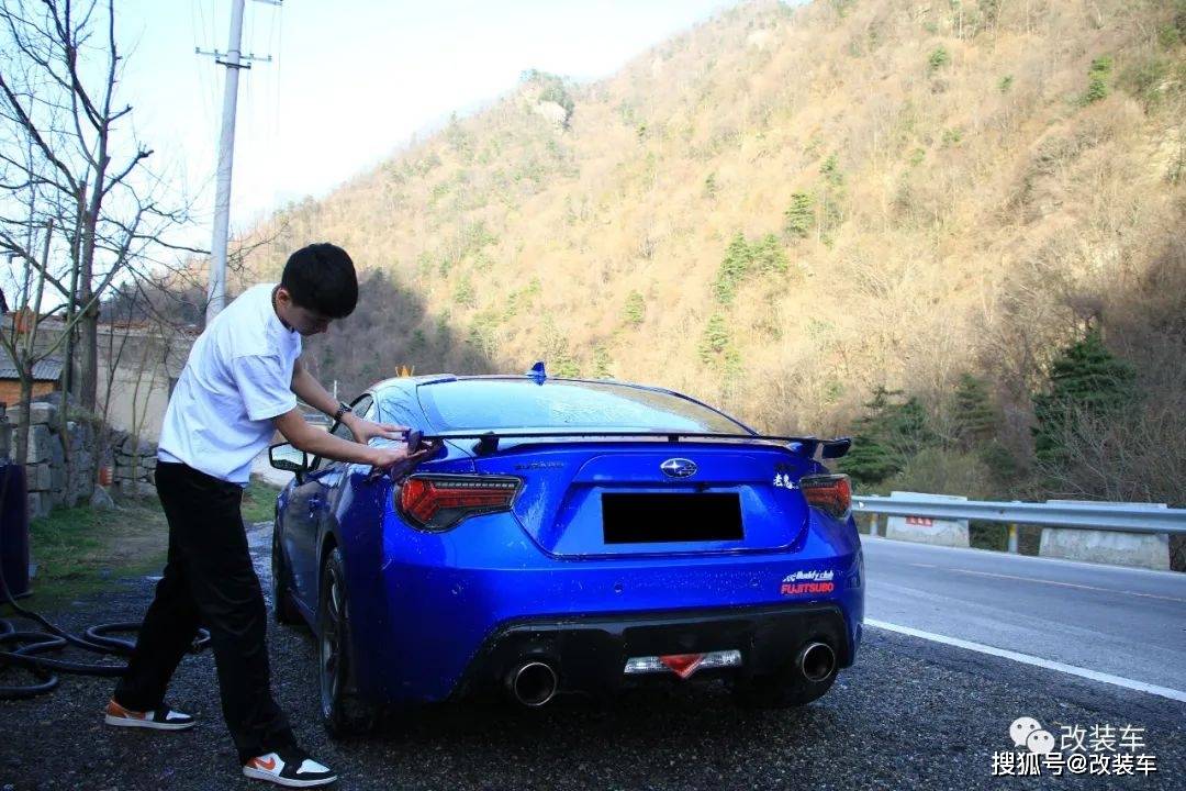 这辆是2017款斯巴鲁brz type-rs,是我在2020年11月时购入的,当时选择