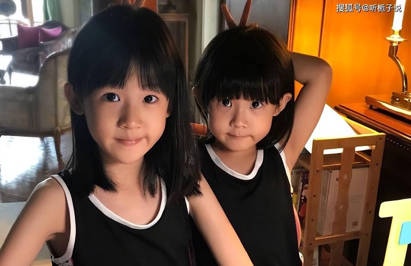 47岁保养到位,与贝儿坐一起,宛如兄妹_鲍蕾_父母_小叶子