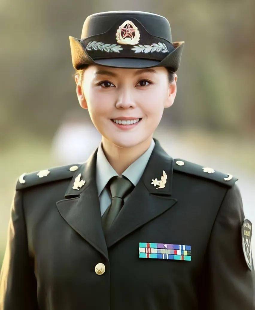 《珠江人家》梁爱琪:军人出身,成富婆专业户,最遗憾莫过于47岁仍未婚