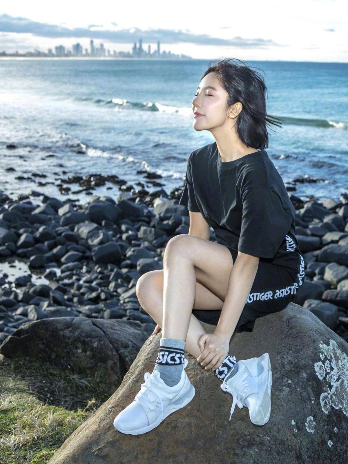 假小子变宅男女神,赵奕欢如何从一夜爆红到黯淡离场_父母_时尚_妈妈