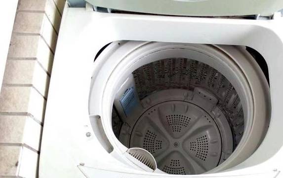滚筒洗衣机VS波轮洗衣机，哪一款更合适家里使用？