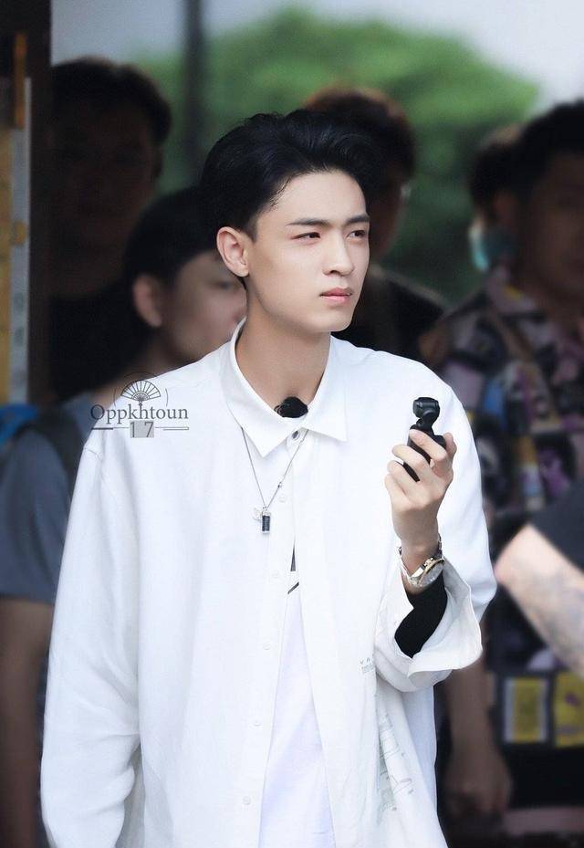 秦霄贤最讨厌被叫富二代,坦白家里产业后,岳云鹏脸上的表情亮了_什么