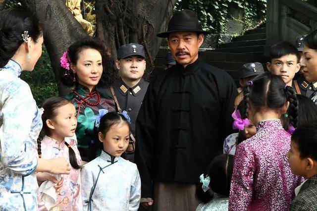 "谁出的价高,我今晚就睡在谁屋",一个英武霸气的男_朱豪_剧中_角色