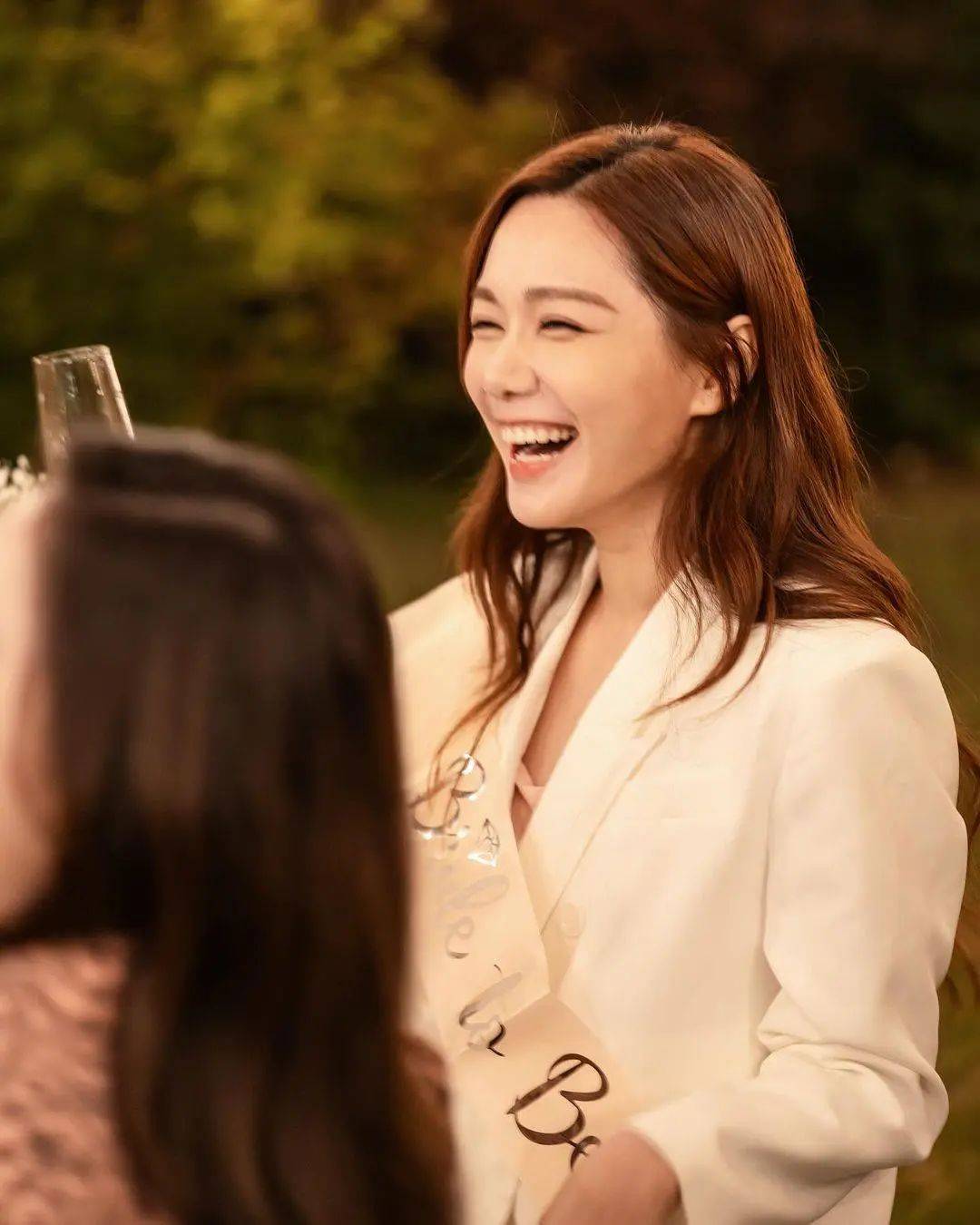 汤洛雯飞韩国办单身派对!