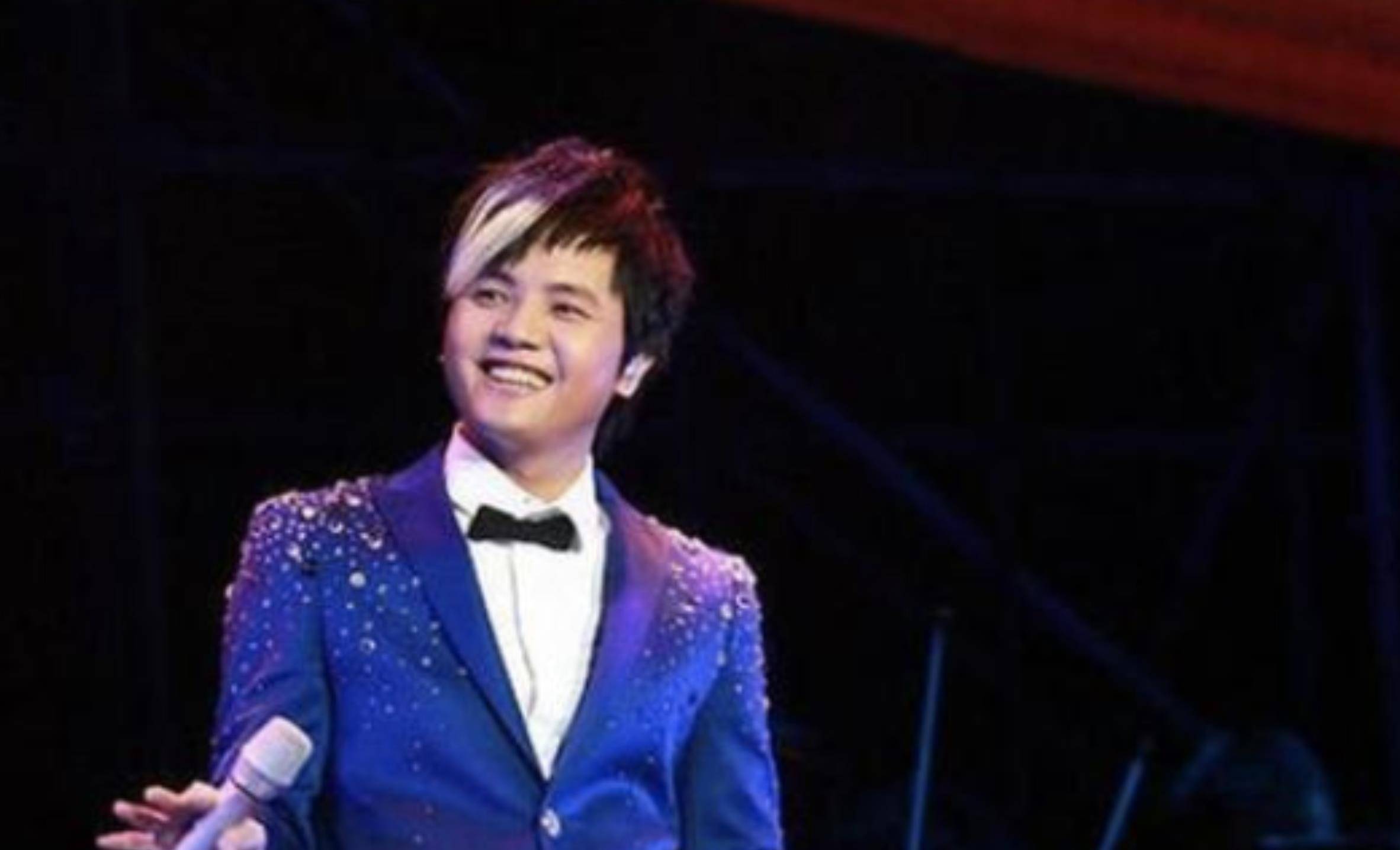 15岁开演唱会,19岁日挣万元,春晚都请不动他,却没人说他耍大牌_郑源