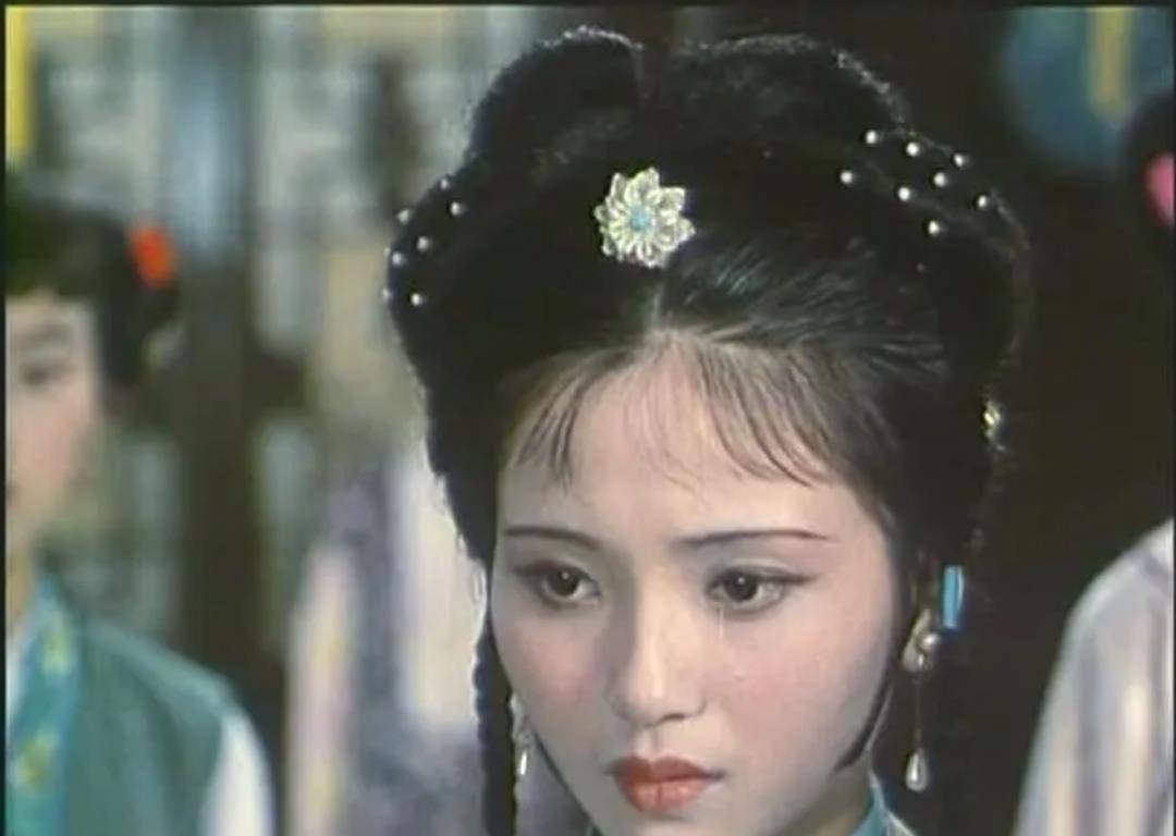 这部电影美女如云,陶慧敏饰演的林黛玉与陈晓旭版本的林黛玉各有特色