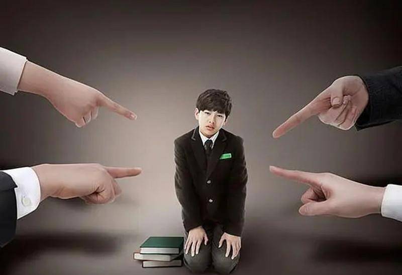 2021年,江西11岁学生被老师批评后跳楼,家属指控老师侮辱学生_妈妈