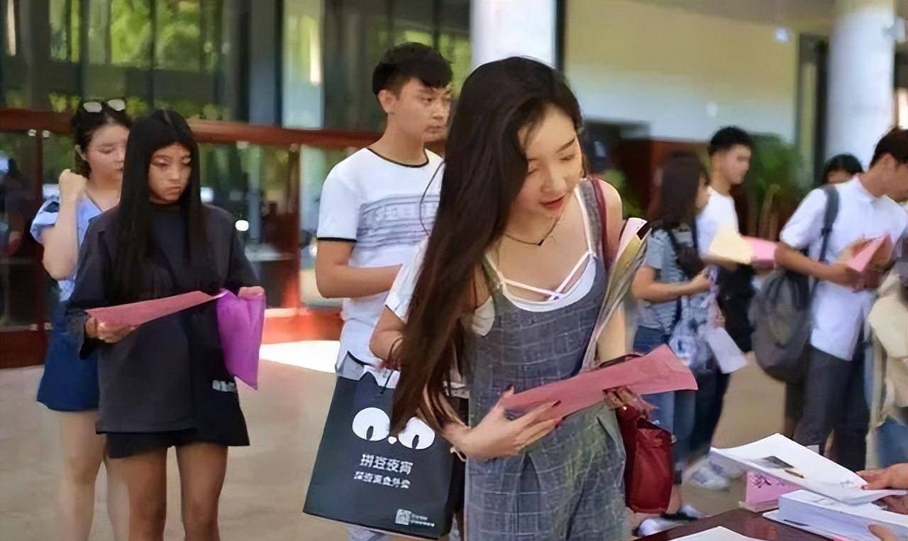 男导师欲潜规则女学生,惨遭拒绝后,尾随将其鼻子割下_梁静_郭阳_生活