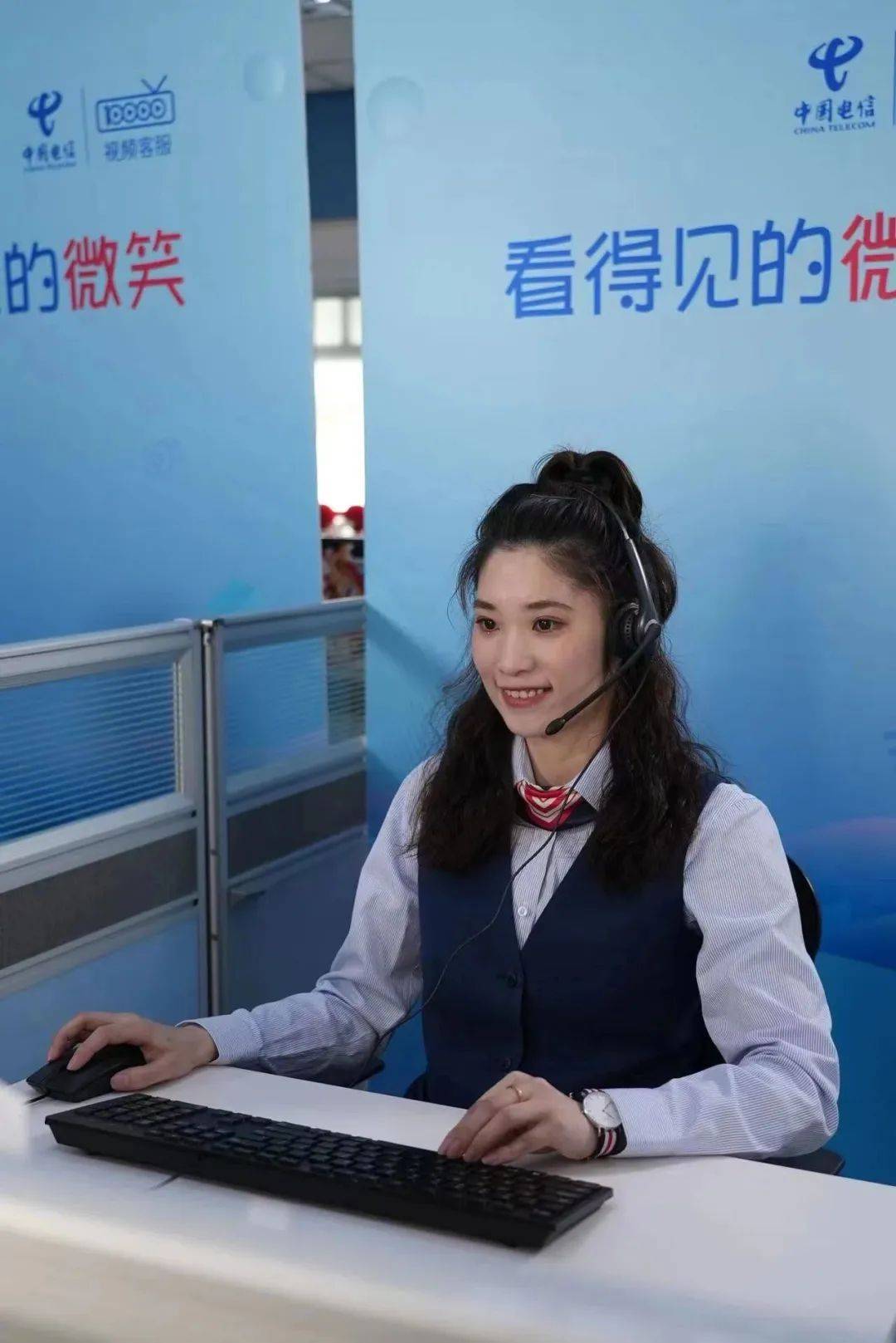 上海电信10000客服热线还开通了英文座席,为用户提供故障报修,账务